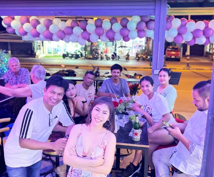 Good company, good nights at A Joy Bar